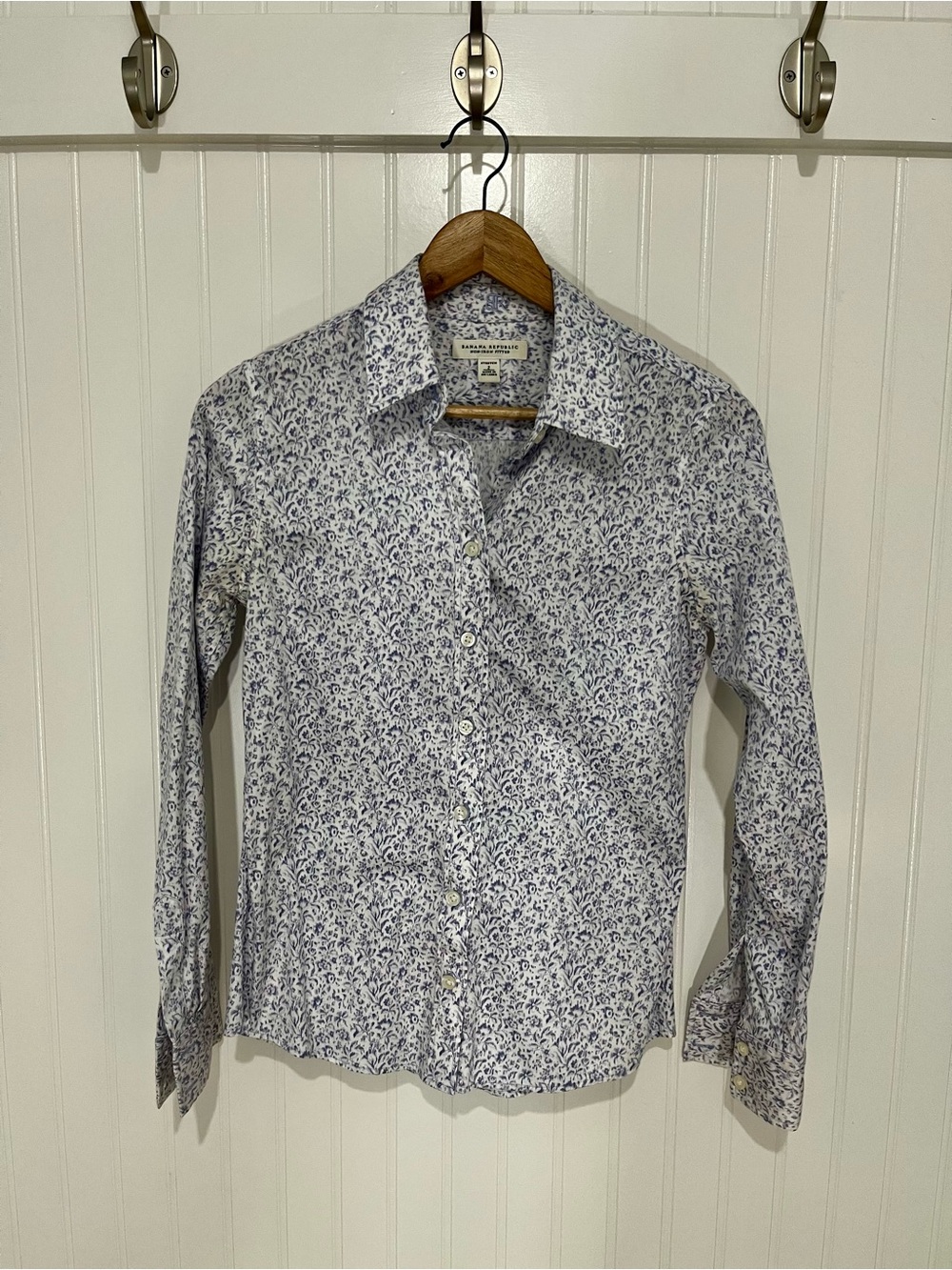 Banana Republic White and Blue Floral Button-Down Shirt
